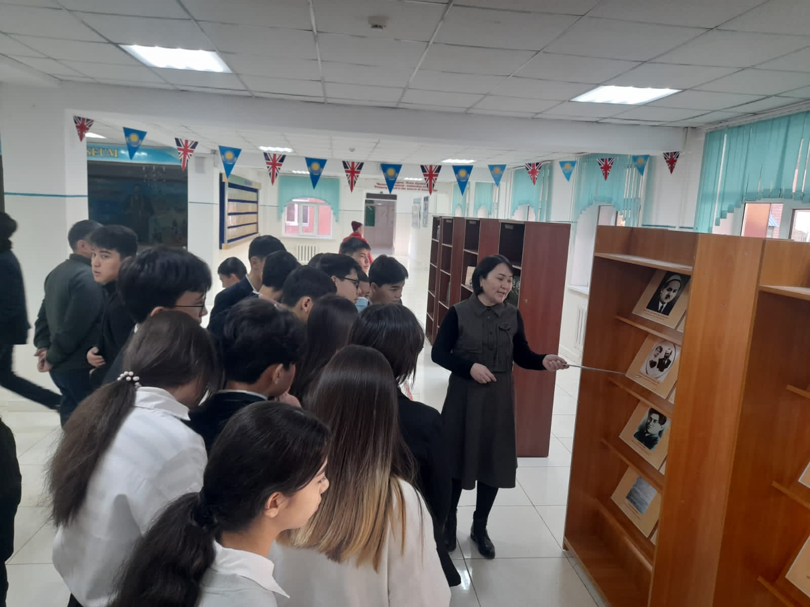 alash arystary takyrybynda zhylzhymaly korme uiymdastyryldy 2